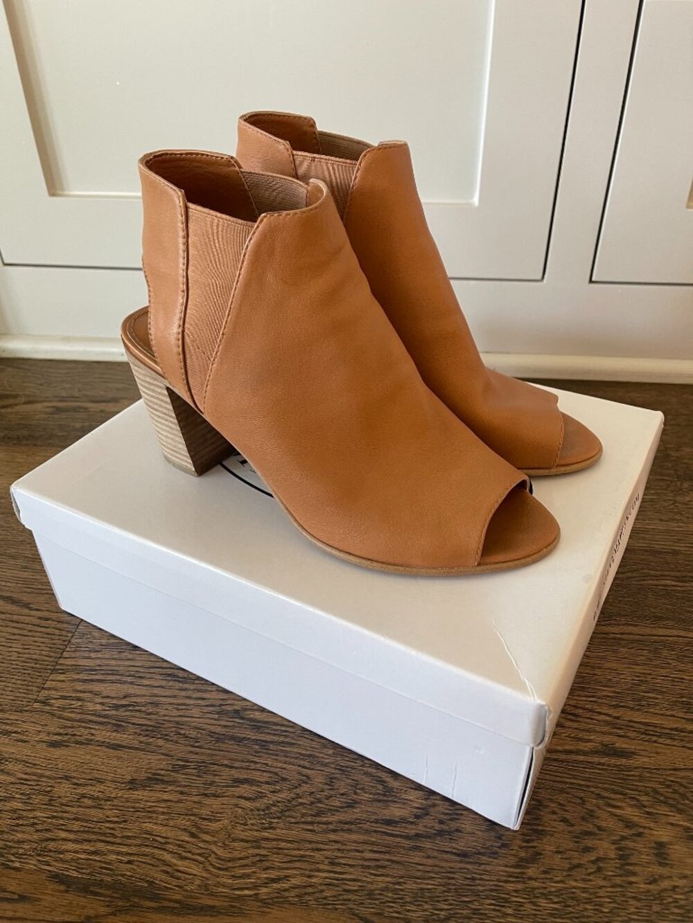 Steve Madden Nobel Cognac Leather Peep Toe Block Heel Booties - Size 8 (EUC)